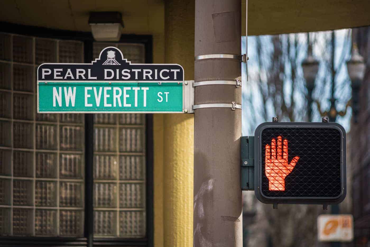 Street sign for NW Everett street in Portland Pearl District