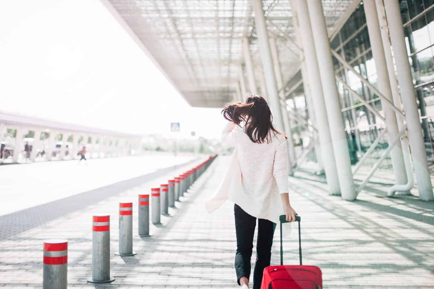 What to Wear: Travel Outfits for Long Flights and Road Trips