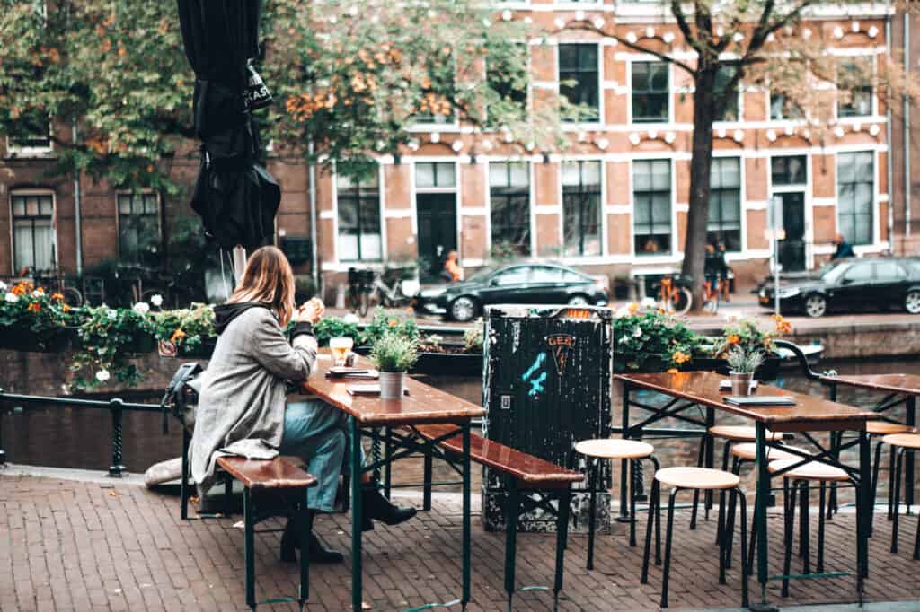 woman in a cafe in the autumn