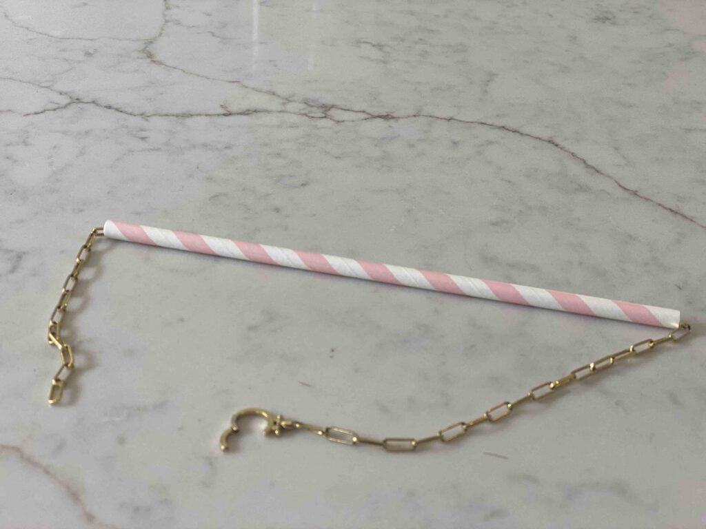 necklace won't tangle when threaded through a straw
