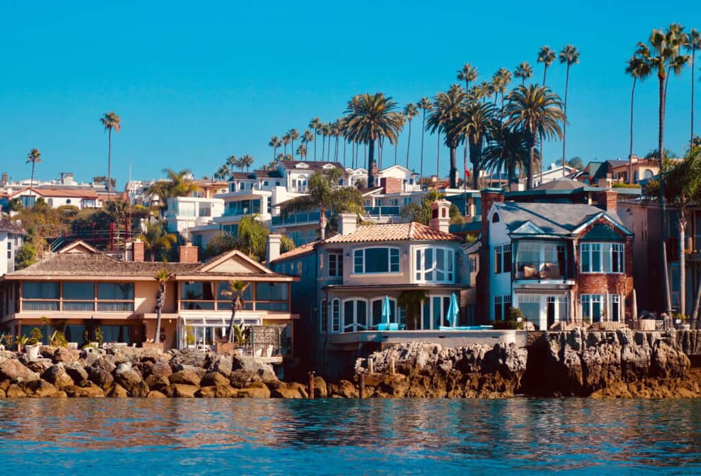 houses on the water in Newport Beach ca