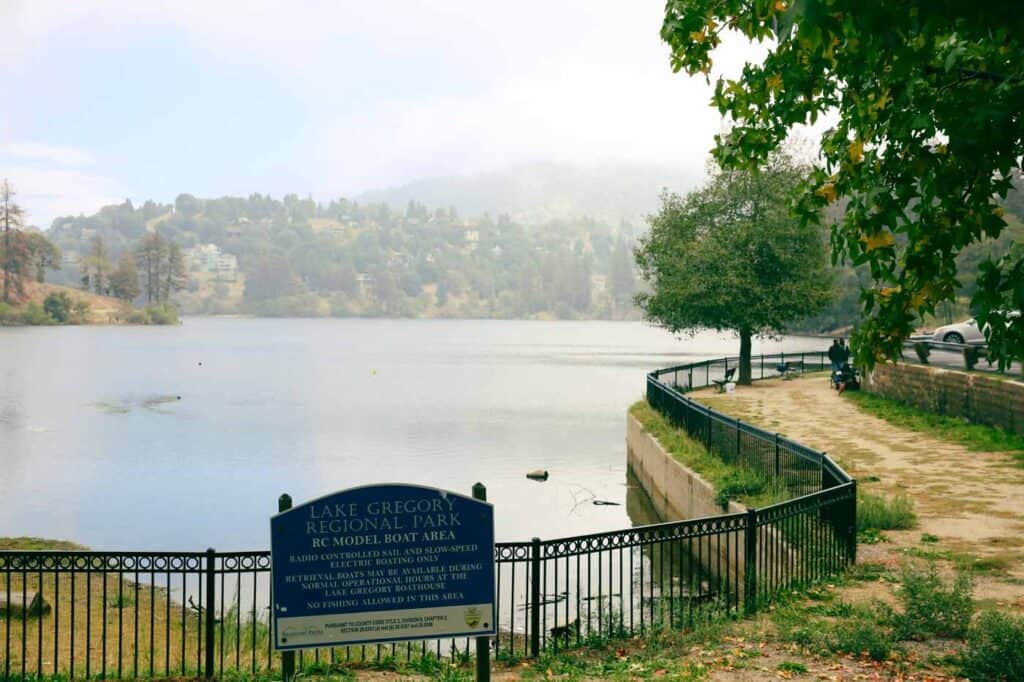 Sign welcoming visitors to Lake Gregory Regional park