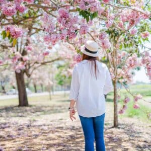 Cute Spring Travel Outfit Ideas: What to Wear on A Spring Vacation